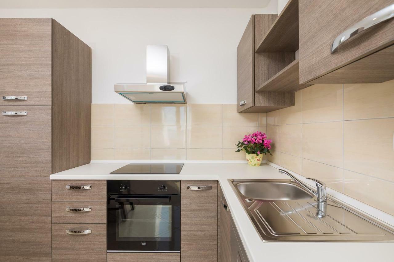 Sandy Beach Apartment Omiš Eksteriør bilde
